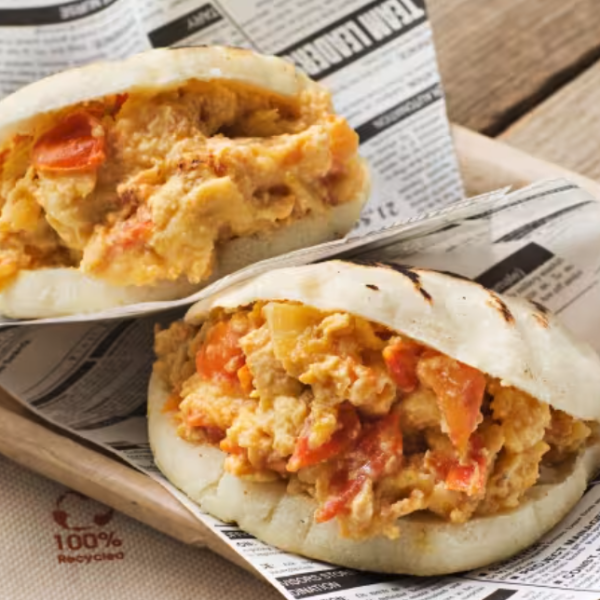 AREPA RELLENA PERICO Y QUESO